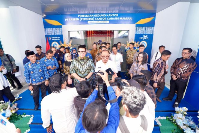 
					Gubernur SDK Resmikan Kantor Taspen Mamuju, Pasca Gempa 2021 Kini Kembali Beroperasi