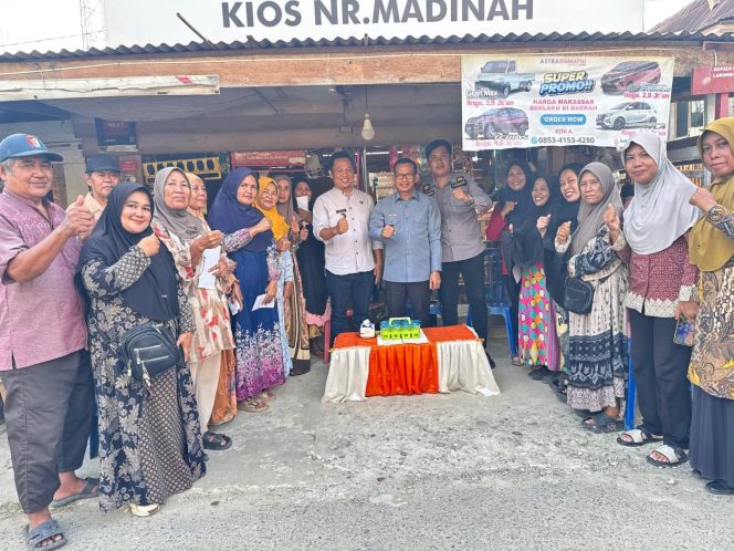 
					Bupati Polman Salurkan Tambahan Modal untuk UMKM, Dana Operasional Dialihkan Bantu Warga