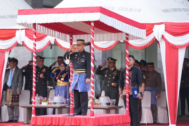 
					Sekda Sulbar Ajak Orang Tua Perkuat Peran Keluarga pada Peringatan Harganas ke-33