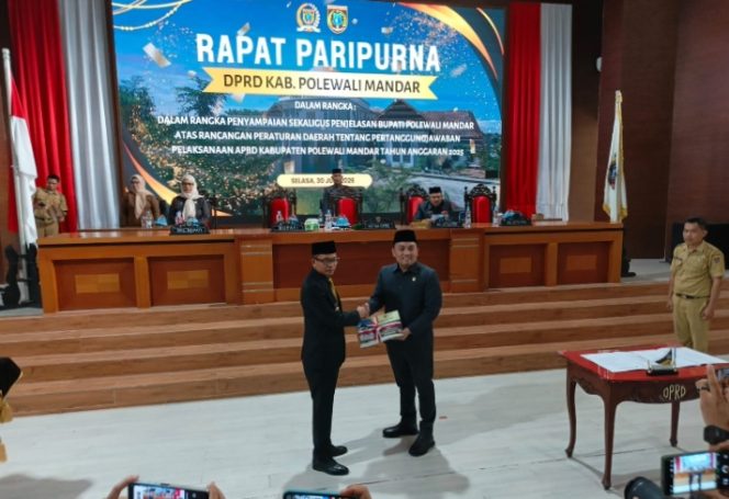 
					Rapat Paripurna, Bupati Polman Paparkan Pertanggungjawaban APBD 2025