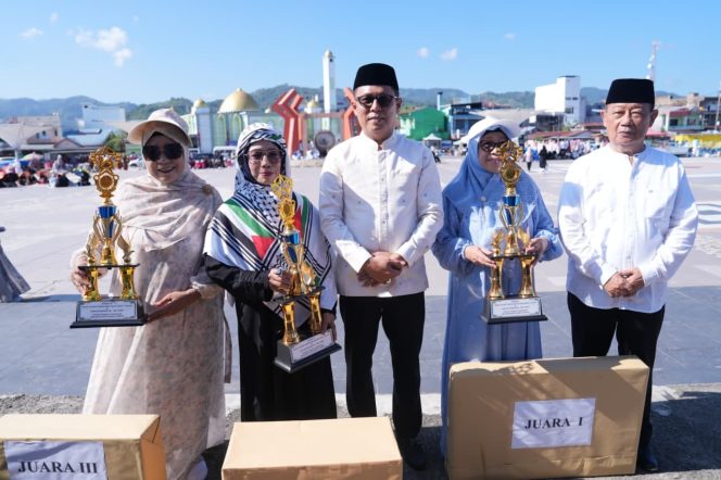 
					Sekda Junda di Pawai Ta’aruf Mamuju: Hijrah dari Kelalaian ke Ketaatan, dari Saling Menyalahkan ke Saling Menguatkan