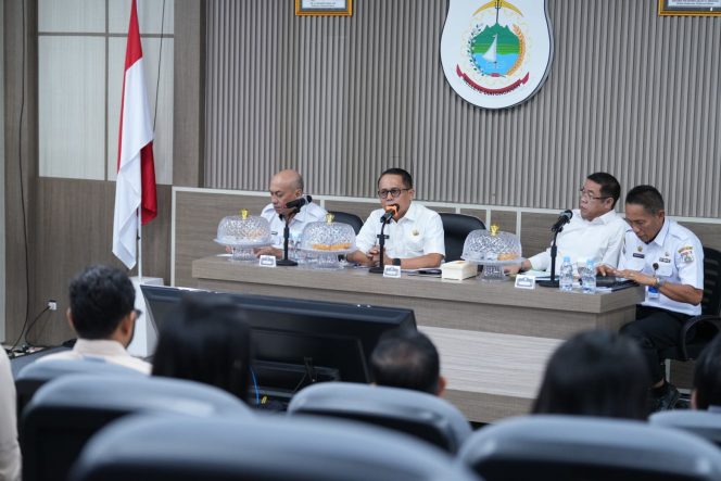 
					Sekda Sulbar Pimpin Rapat Koordinasi Pelaksanaan Program BSPS, 5.250 Unit Rumah Siap Disalurkan