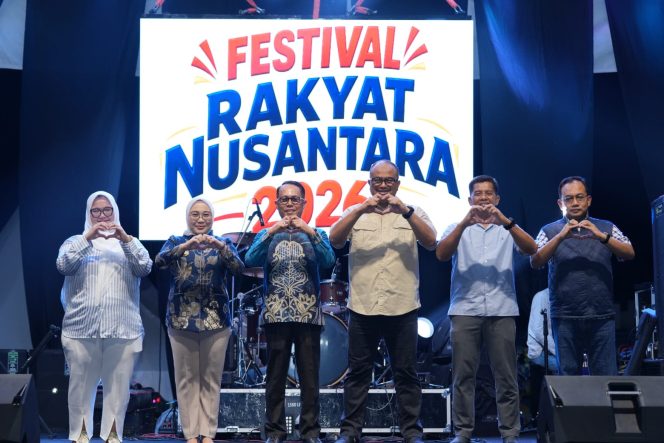 
					Festival Rakyat Nusantara 2026 Resmi Dibuka, Sekda Sulbar Sebut UMKM Penopang Ekonomi Daerah