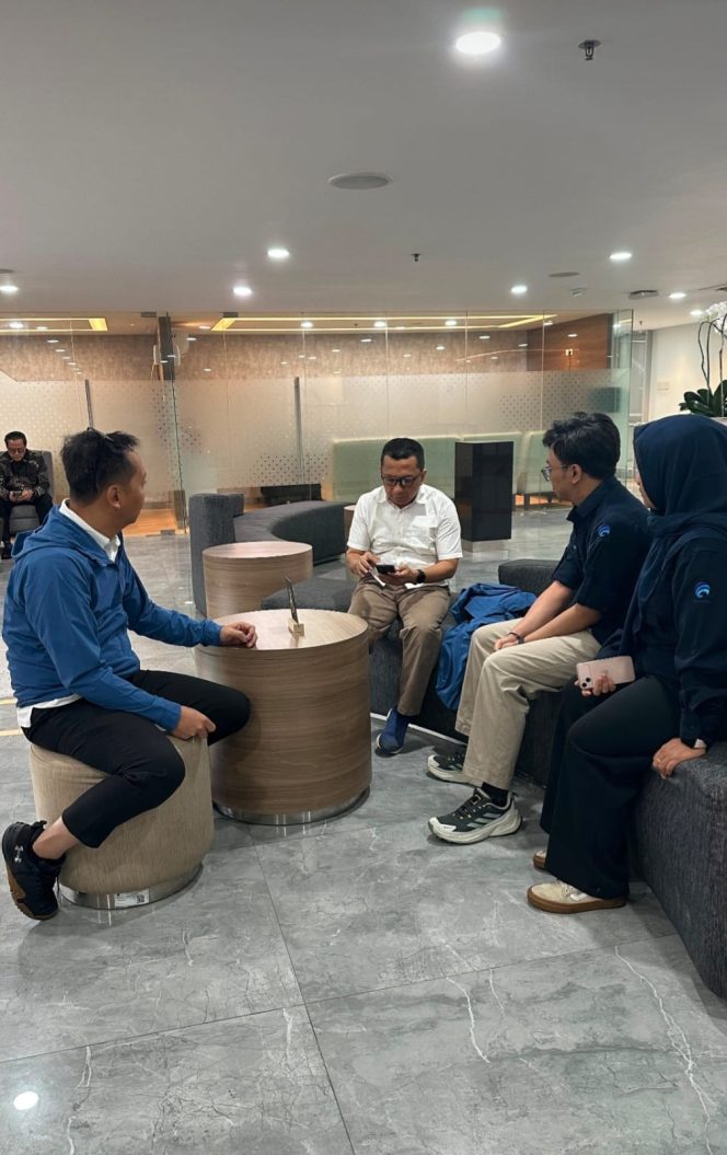 
					Kejar Centang Biru Medsos OPD, Diskominfo Sulbar Jemput Bola ke Komdigi