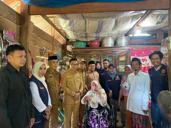
					Bupati Polman Salurkan Bantuan Kursi Roda bagi Lansia, Anak, dan Penyandang Disabilitas