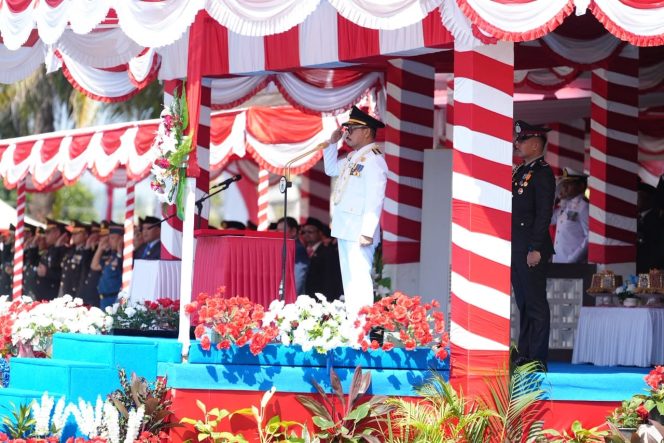 
					Upacara HUT RI ke-79 di Sulbar, Gubernur Suhardi Duka Kenakan Putih-Putih dan Dihadiri Perwakilan 14 Kerajaan