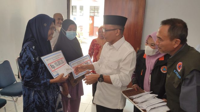 
					Bupati Polman Salurkan Bantuan Untuk 8 Korban Kebakaran