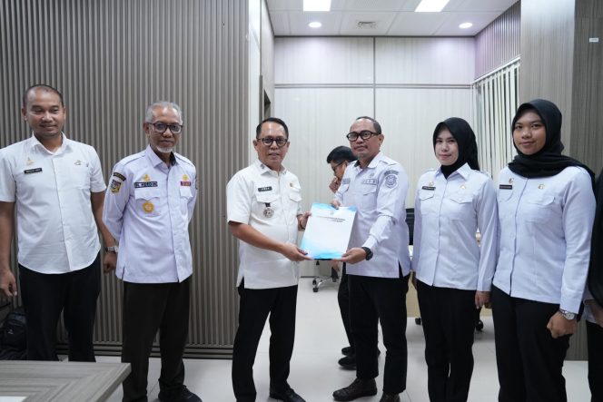 
					Sekda Junda ke Lulusan IPDN: Disiplin, Loyalitas, Dedikasi dan Tunjukkan Kinerja, Bukan Kedekatan