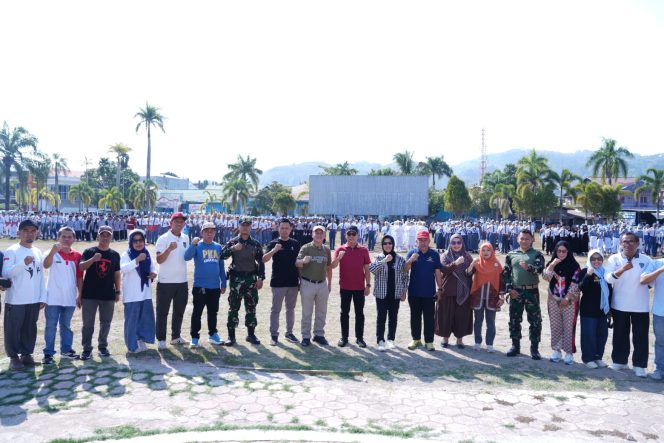 
					Sekda Sulbar Buka Lomba Gerak Jalan Pelajar, Diikuti 26 Sekolah Meriahkan Hari Jadi ke-22