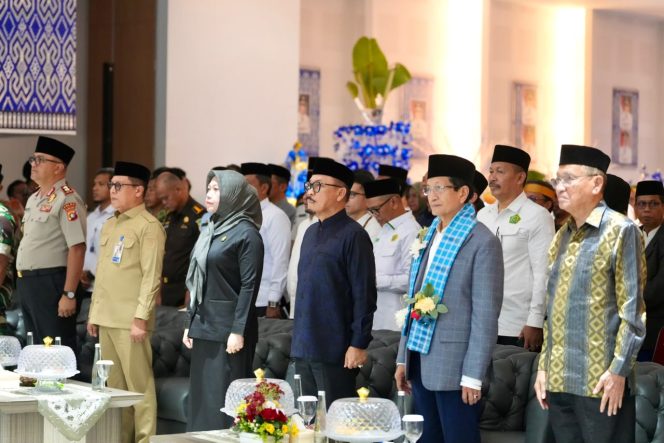 
					Menag Nasaruddin Umar Bawakan Hikmah Maulid di Sulbar, Gubernur Suhardi Duka Berharap Doa Bawa Kesejahteraan