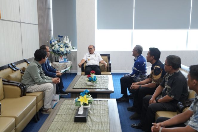 
					Gubernur Suhardi Duka Terima Manager PLN UP2K Sulbar, Bahas Percepatan Lisdes dan Peningkatan Elektrifikasi Sulbar