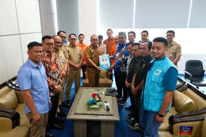 
					Sempat Alot, Gubernur Suhardi Duka Terima Dua Nama Calon Wagub Sulbar dan Siap Teruskan ke DPRD