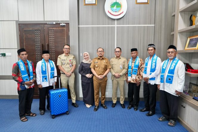 
					Wujudkan Panca Daya, Gubernur Suhardi Duka Beri Penghargaan Umroh bagi Imam Masjid