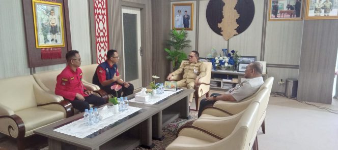 
					Sekda Sulbar Bersama Kalaksa BPBD Terima Kunjungan Kepala Balai Dalkarhut, Perkuat Sinergi Penanganan Karhutla