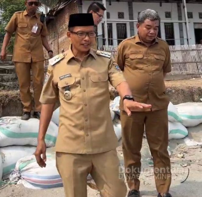 
					Bupati Polman Bergerak, 800 Geobag Disiapkan Hadapi Abrasi yang Ancam Rumah Warga Tammangalle